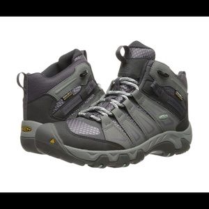 Keen Oakridge Women’s Hiking Boots